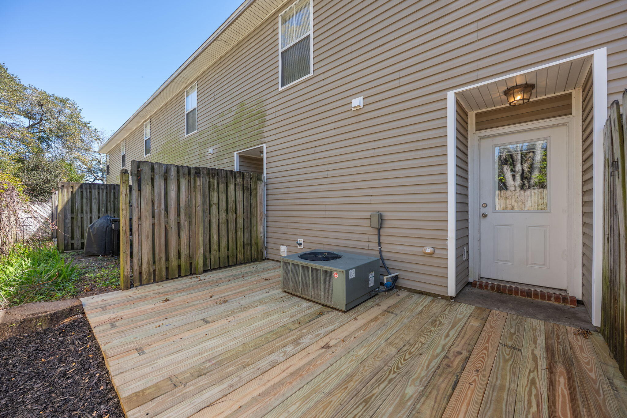 108 Hawkins Road, Unit E Fort Walton Beach, FL 32547 - Photo 33 of 41 a backyard of a house