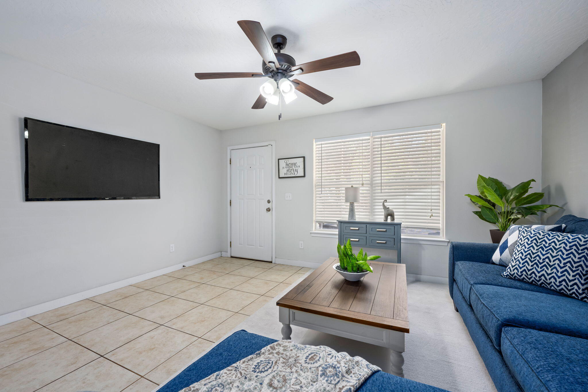 108 Hawkins Road, Unit E Fort Walton Beach, FL 32547 - Photo 8 of 41 a living room with furniture and a potted plant