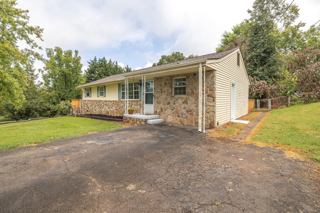 5008 Clover Road Knoxville, TN 37912 - Photo 2 of 14 Gallery Image 2