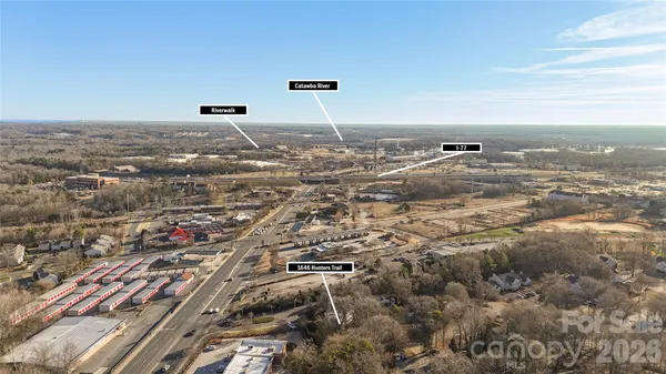 a view of roof with yard
