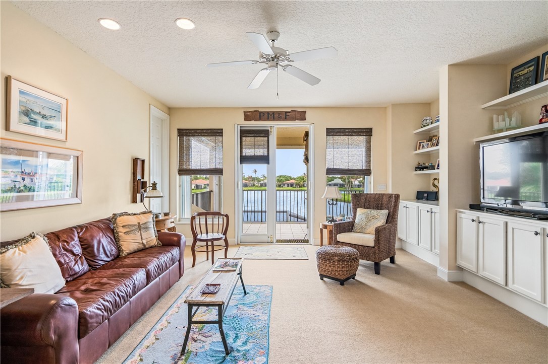 1286 Riverside Place Vero Beach, FL 32963 - Photo 22 of 36 a living room with furniture