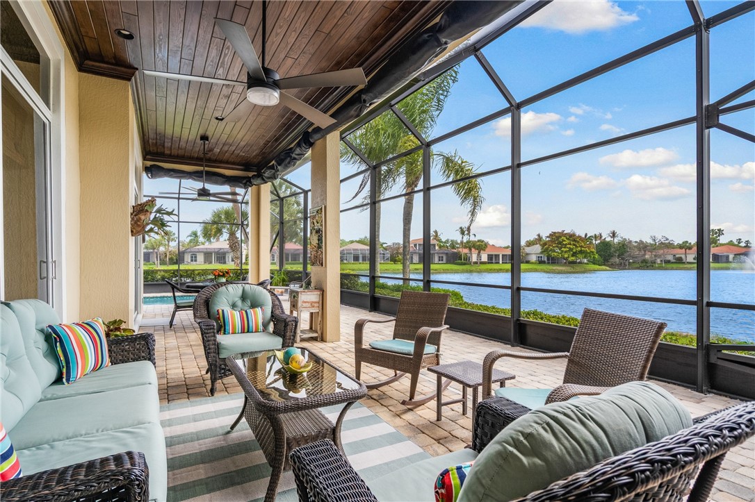 1286 Riverside Place Vero Beach, FL 32963 - Photo 5 of 36 a living room with furniture