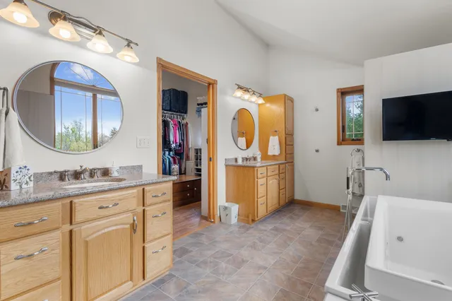 $1,074,900 | 7207 Fairview Road, Denmark, WI 54208