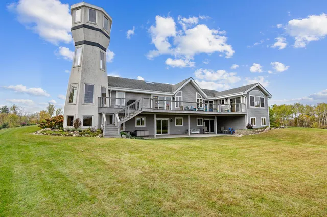 $1,074,900 | 7207 Fairview Road, Denmark, WI 54208