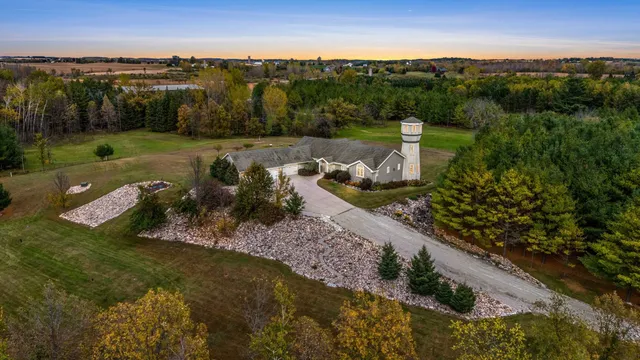 $1,074,900 | 7207 Fairview Road, Denmark, WI 54208