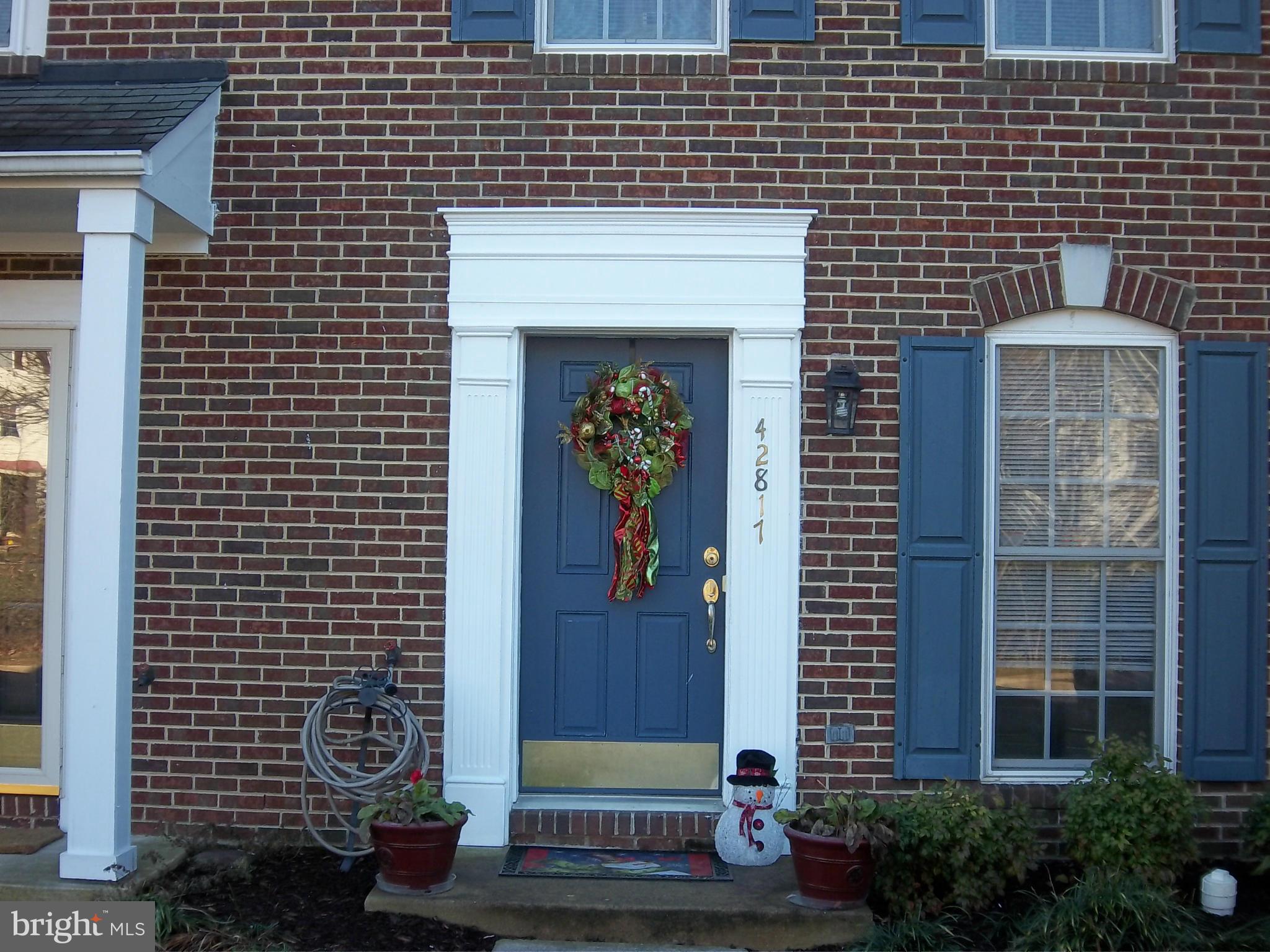 42817 Pilgrim Square Chantilly, VA 20152 - Photo 1 of 14 Exterior (Front)