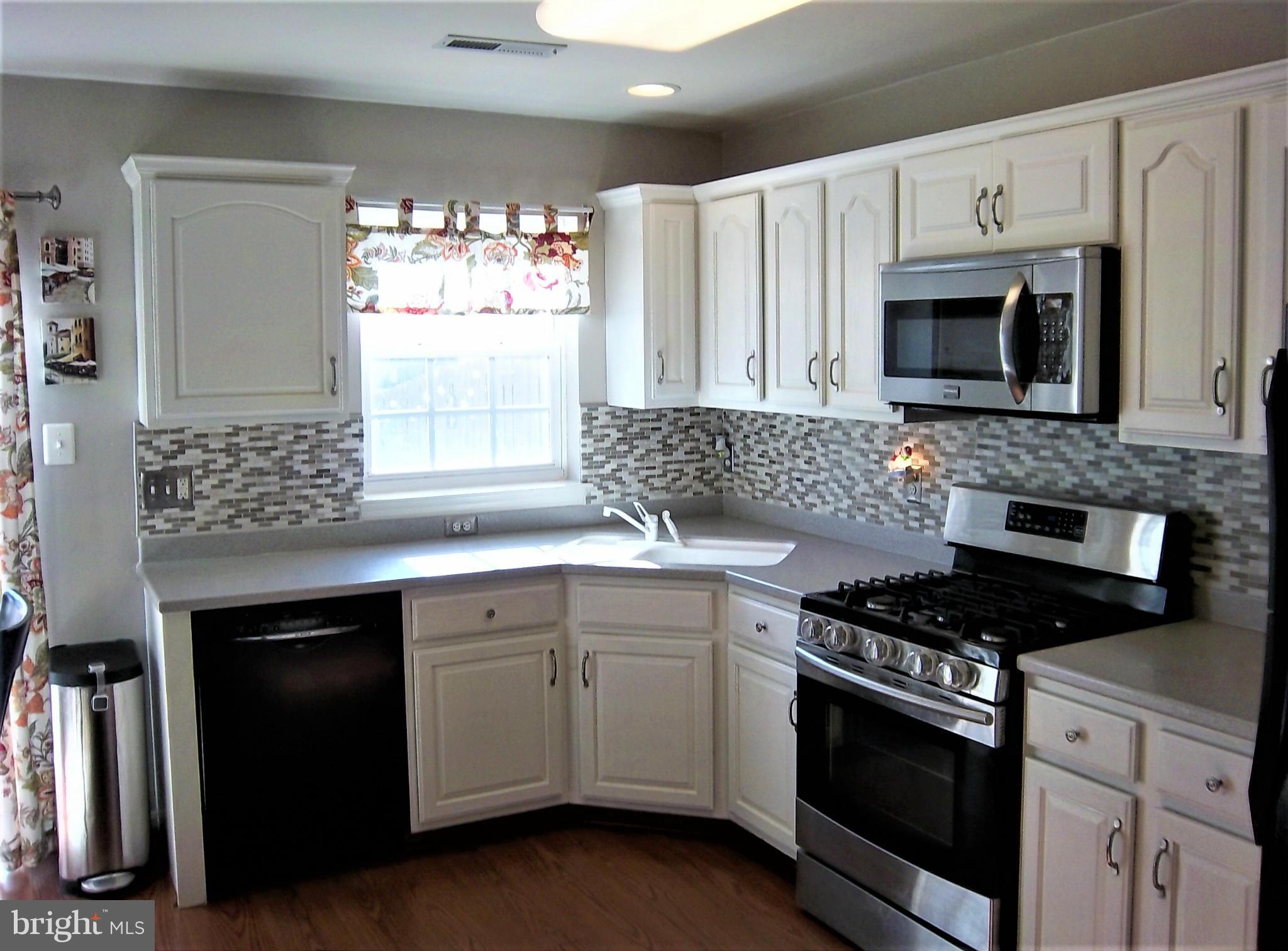 42817 Pilgrim Square Chantilly, VA 20152 - Photo 2 of 14 Kitchen