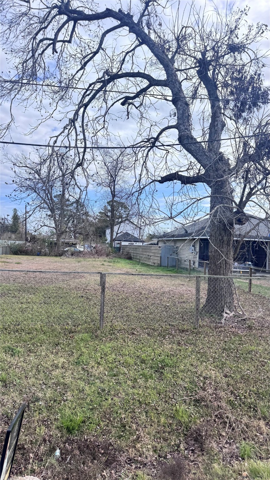 6414 Haight Street Houston, TX 77028 - Photo 5 of 7 a backyard of a house with lots of green space