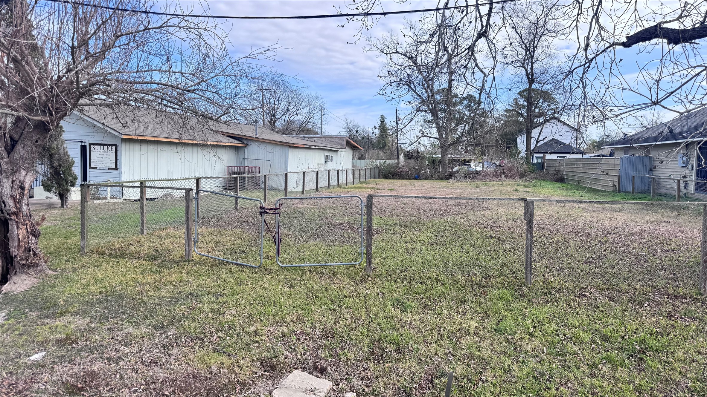 6414 Haight Street Houston, TX 77028 - Photo 7 of 7 a view of a yard with large trees