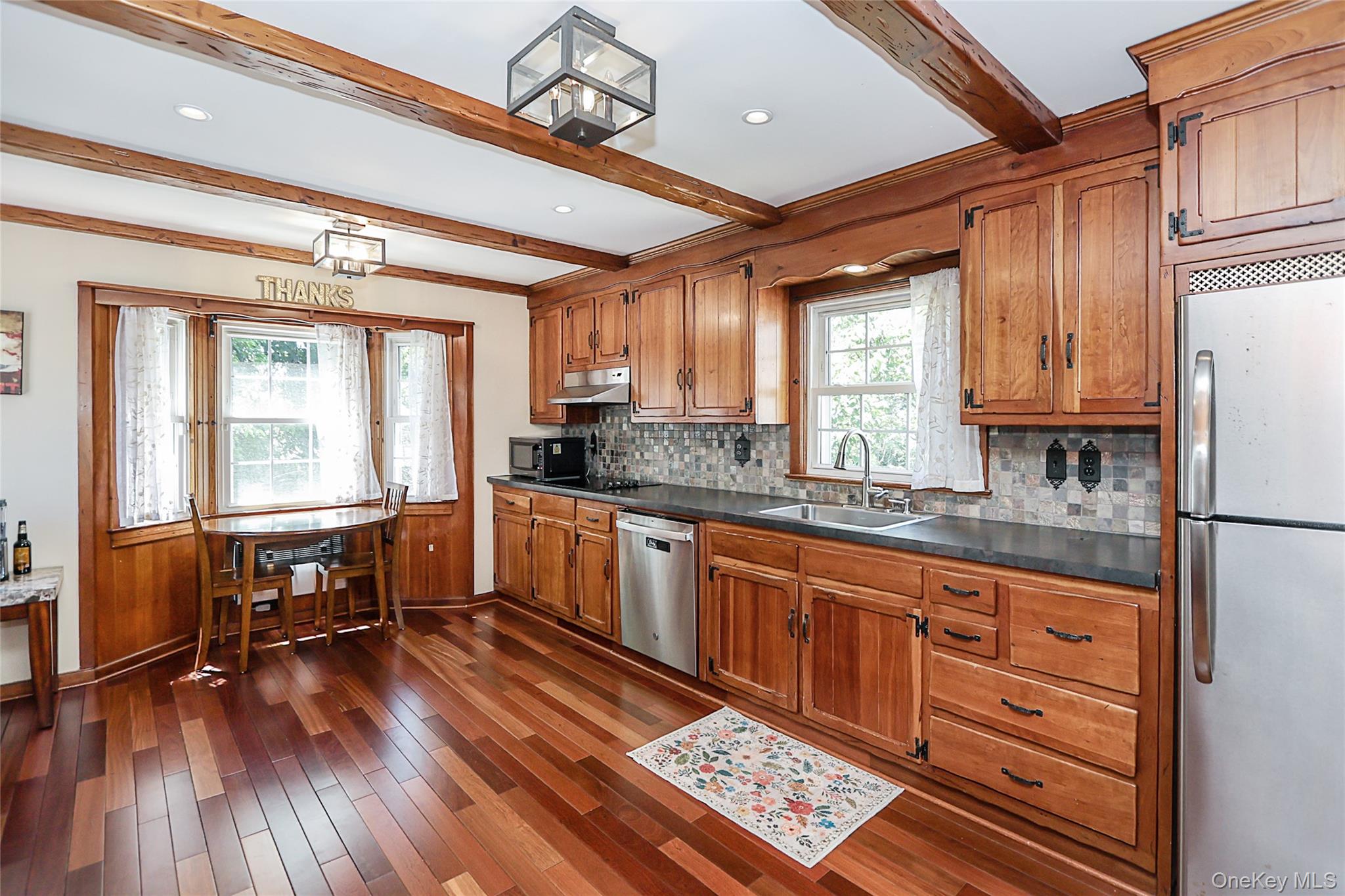 15 Hemlock Street Merrick, NY 11566 - Photo 13 of 47