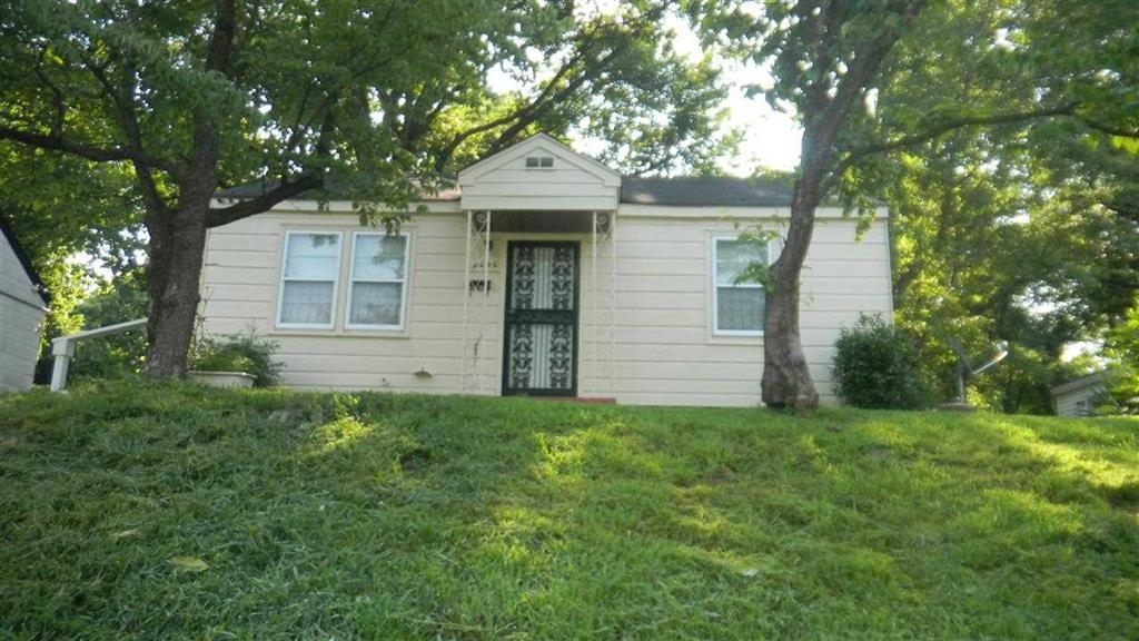 2440 Corry Road Memphis, TN 38106 - Photo 2 of 10 a front view of a house with a garden
