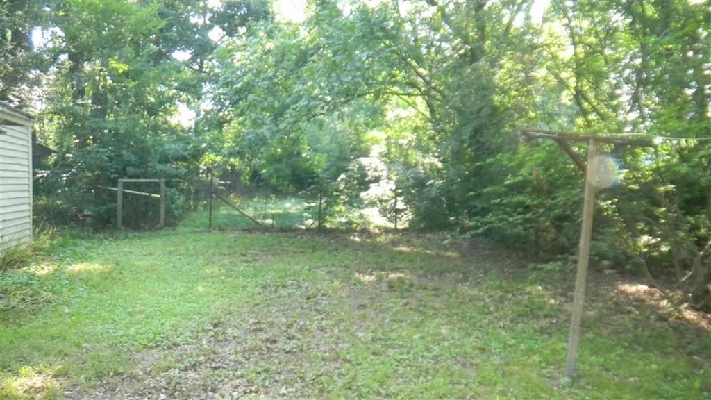 2440 Corry Road Memphis, TN 38106 - Photo 10 of 10 a view of backyard with green space