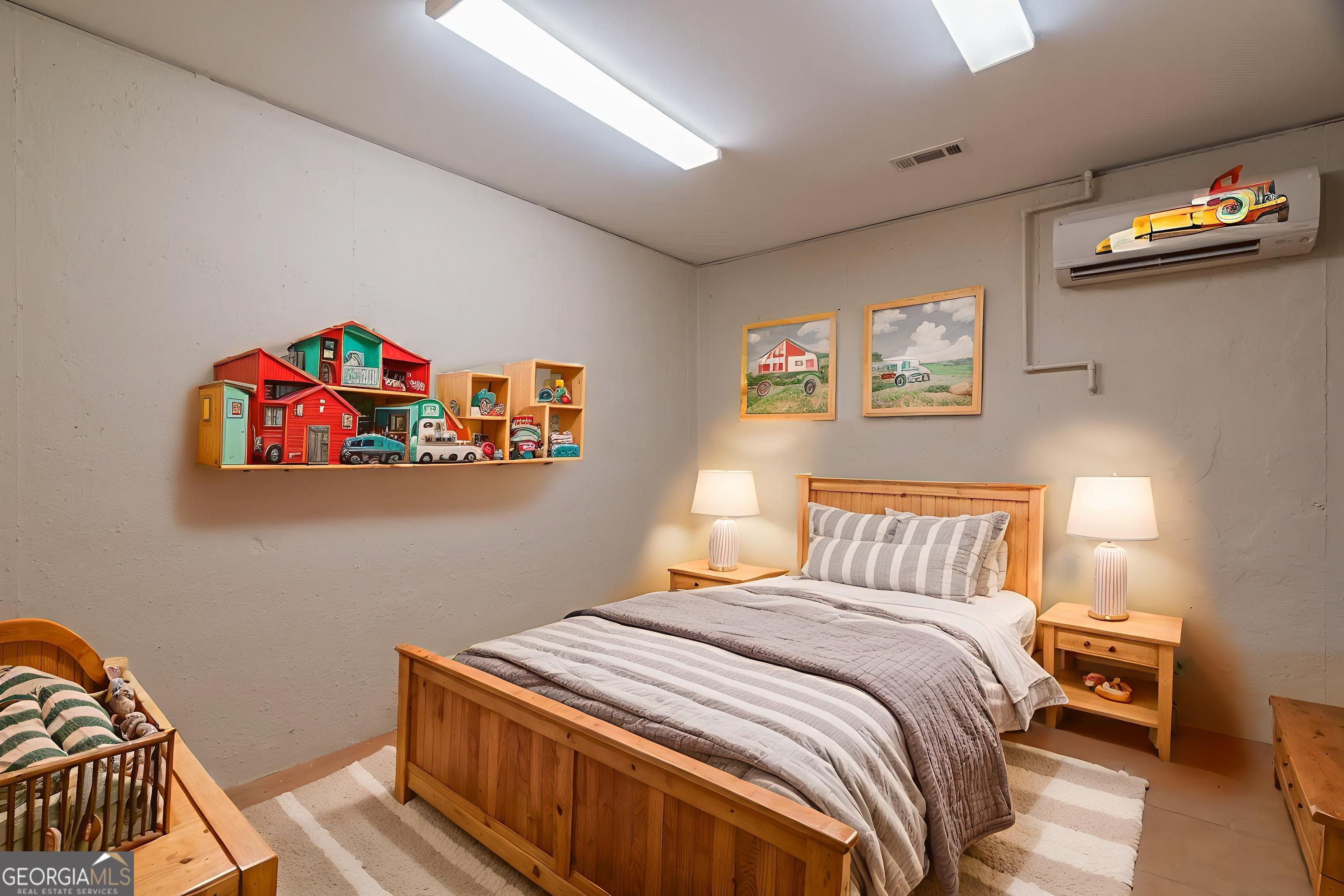 148 Gradient Court Ellijay, GA 30540 - Photo 11 of 28 a bedroom with bed and a window