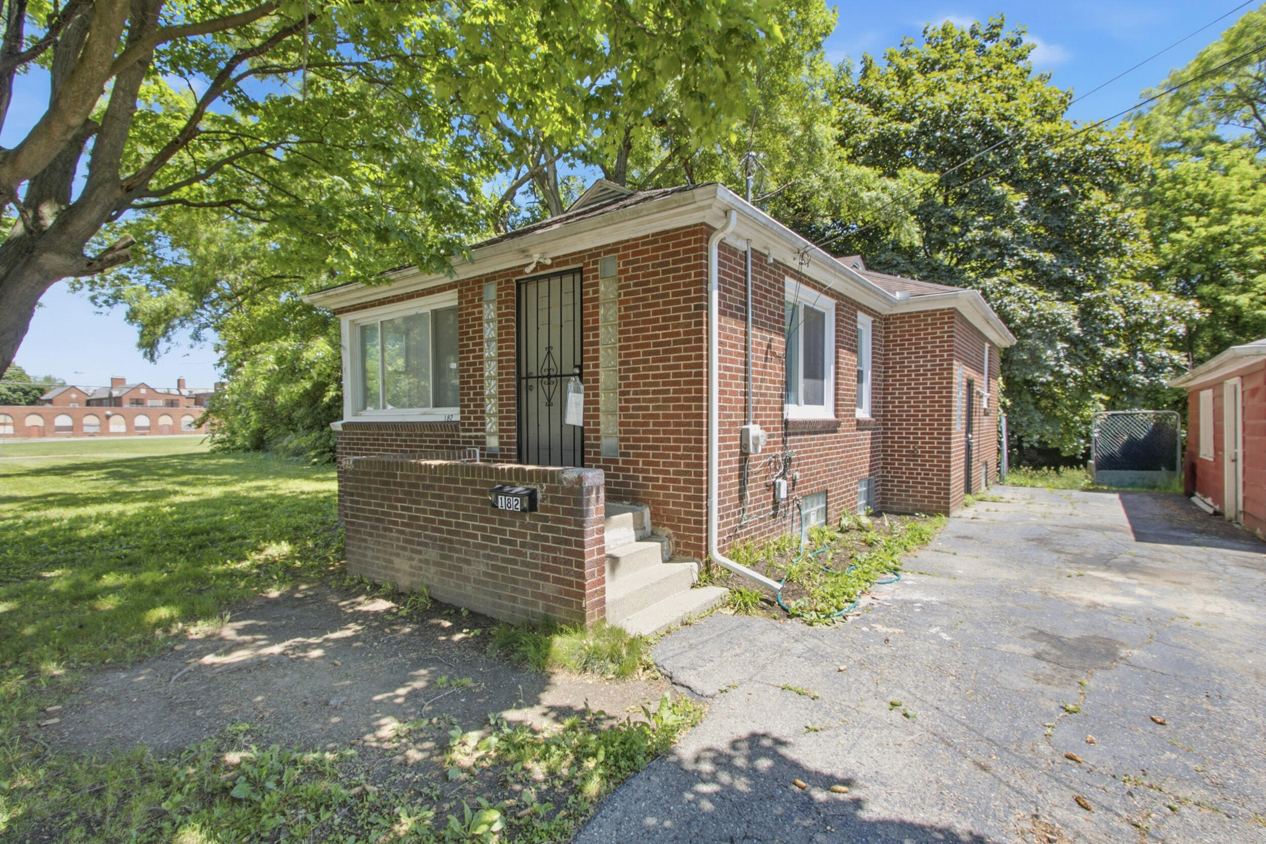 182 Summit Street Pontiac, MI 48342 - Photo 3 of 16 182 summit st-3