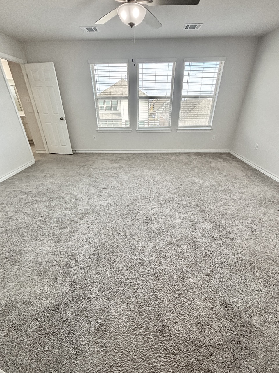 7606 Elk Grove Path Austin, TX 78754 - Photo 19 of 40 Spare room with plenty of natural light and light carpet