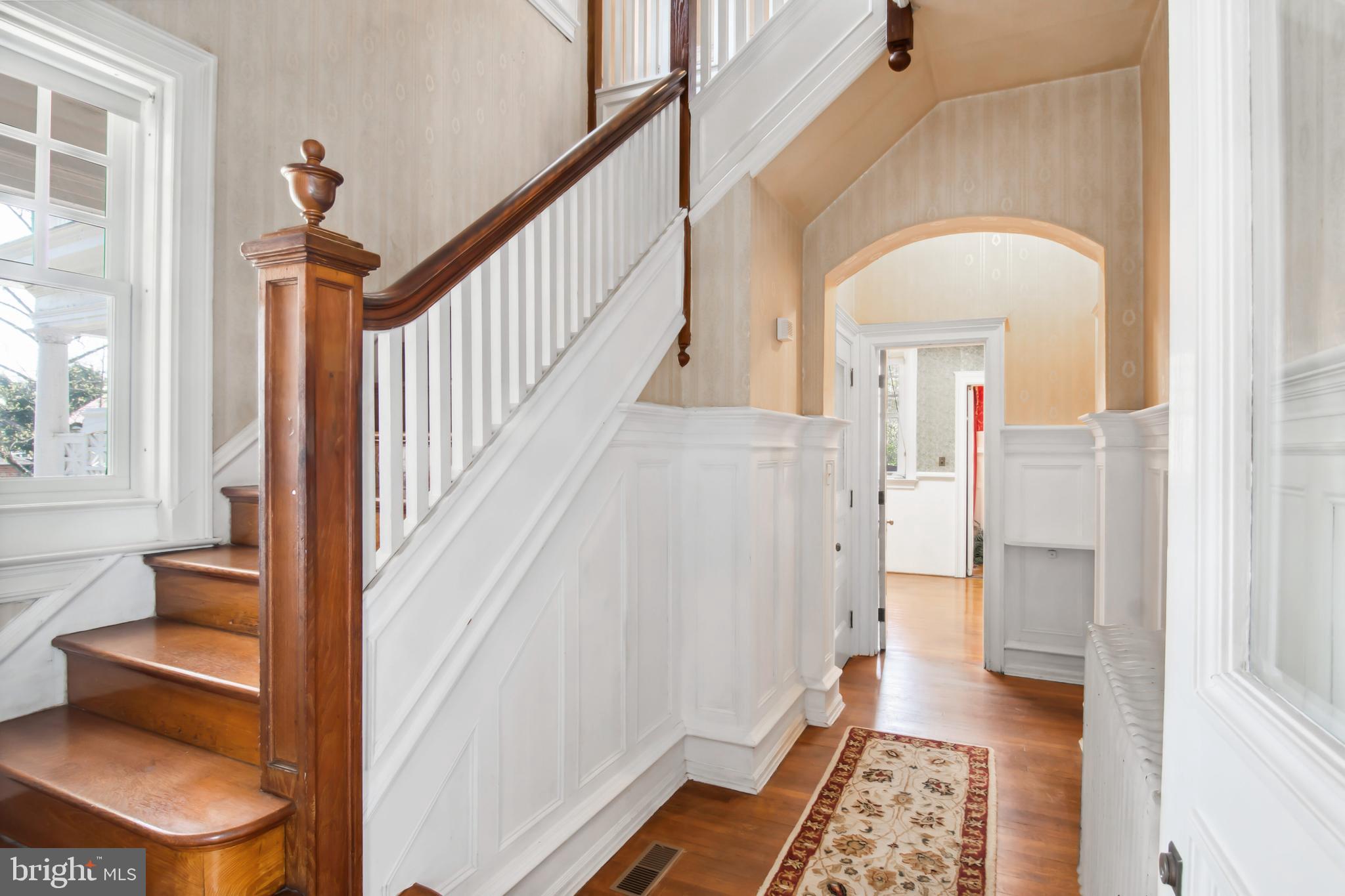 314 Mill Street Cambridge, MD 21613 - Photo 27 of 47 2nd staircase