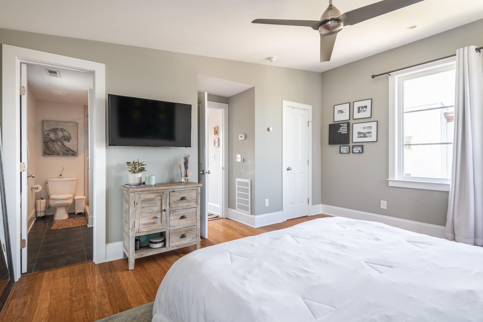 54 Simons Street Charleston, SC 29403 - Photo 22 of 46 54Simons-KeenEyeMarketing-26