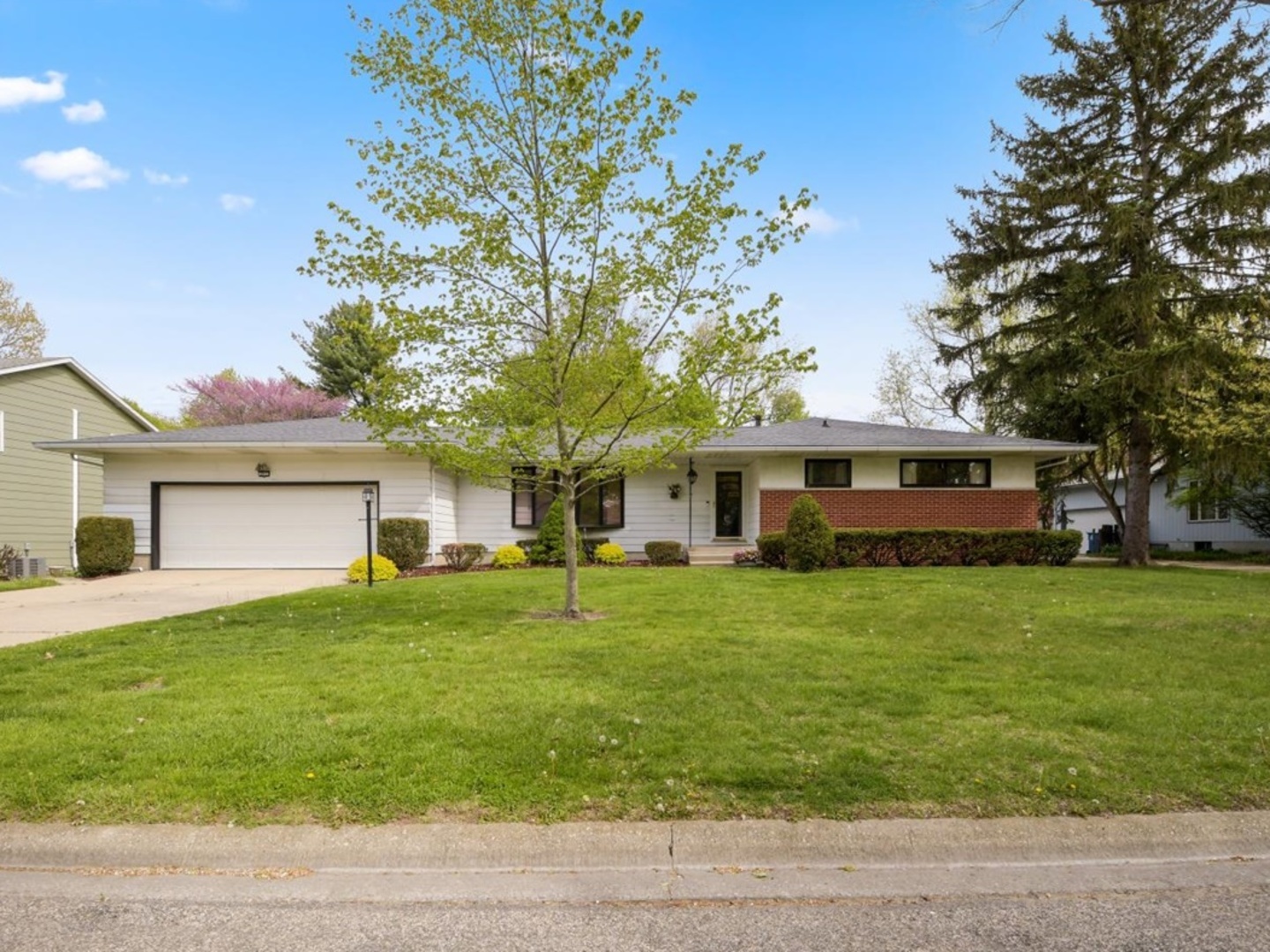 802 Adams Court Monticello, IL 61856 - Photo 1 of 25 a front view of a house with a garden