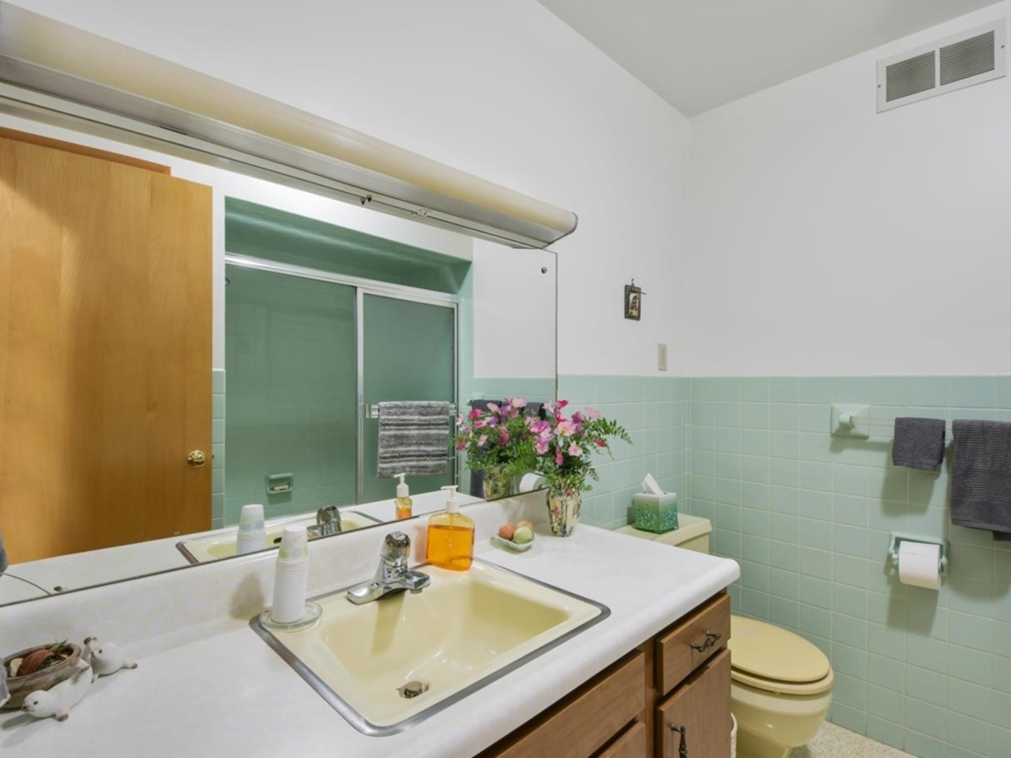 802 Adams Court Monticello, IL 61856 - Photo 19 of 25 a bathroom with a sink a toilet and mirror