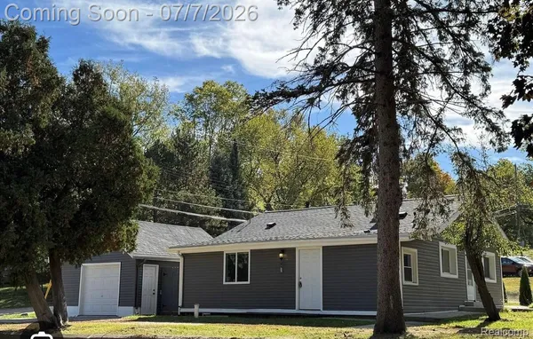 $2,300 | 4915 Clarkston Road, Clarkston, MI 48348