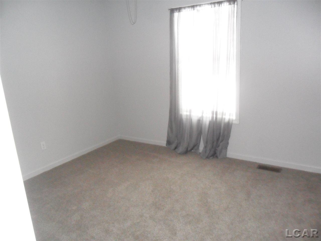 2535 Sharp Adrian, MI 49221 - Photo 21 of 35 31309256-20.JPG