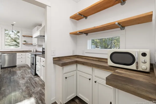 $2,000 | 2301 Wegner Road, Unit B, New Braunfels, TX 78132