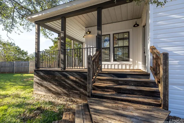 $2,000 | 2301 Wegner Road, Unit B, New Braunfels, TX 78132