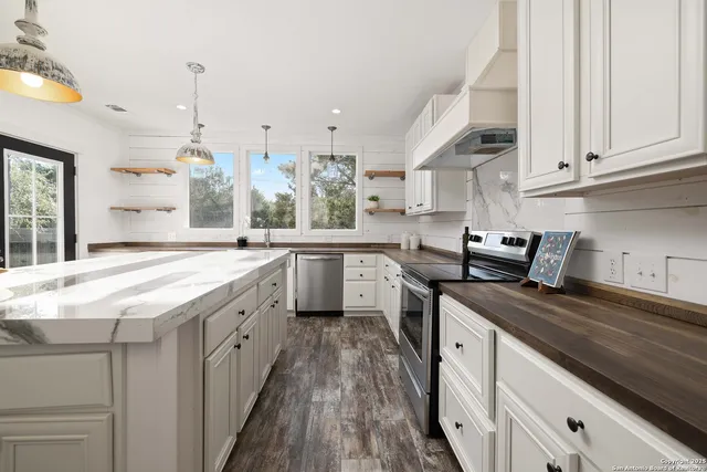 $2,000 | 2301 Wegner Road, Unit B, New Braunfels, TX 78132