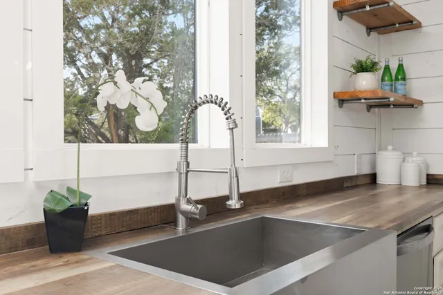 $2,000 | 2301 Wegner Road, Unit B, New Braunfels, TX 78132