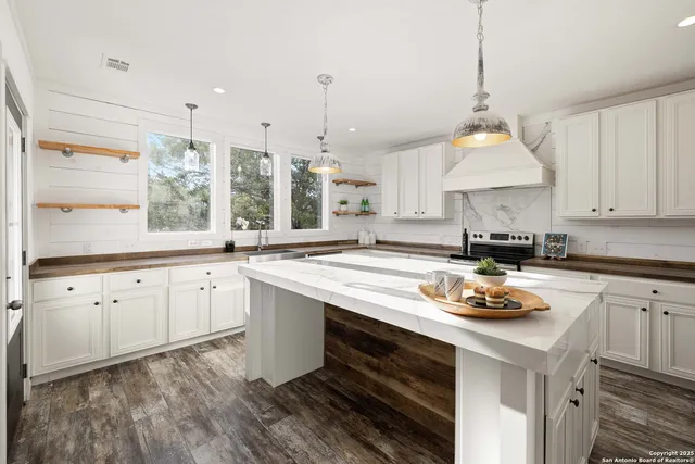 $2,000 | 2301 Wegner Road, Unit B, New Braunfels, TX 78132