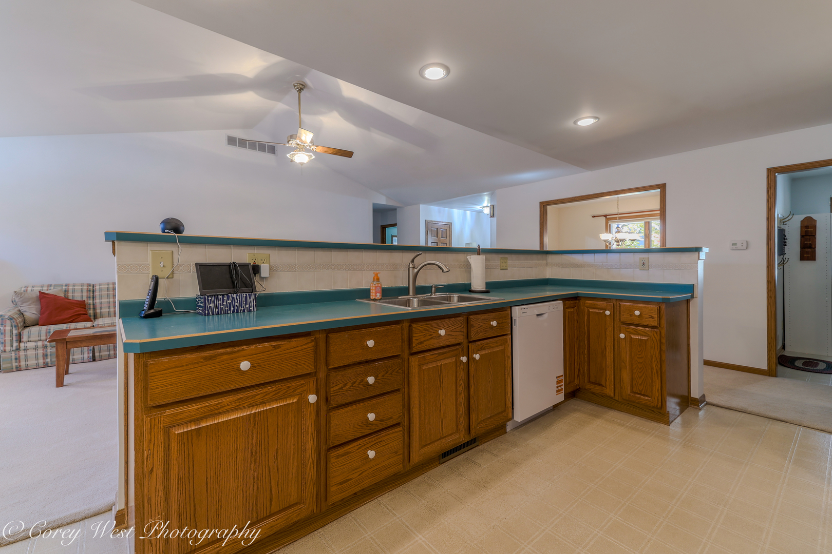 1208 Foxpointe Drive Sycamore, IL 60178 - Photo 11 of 29