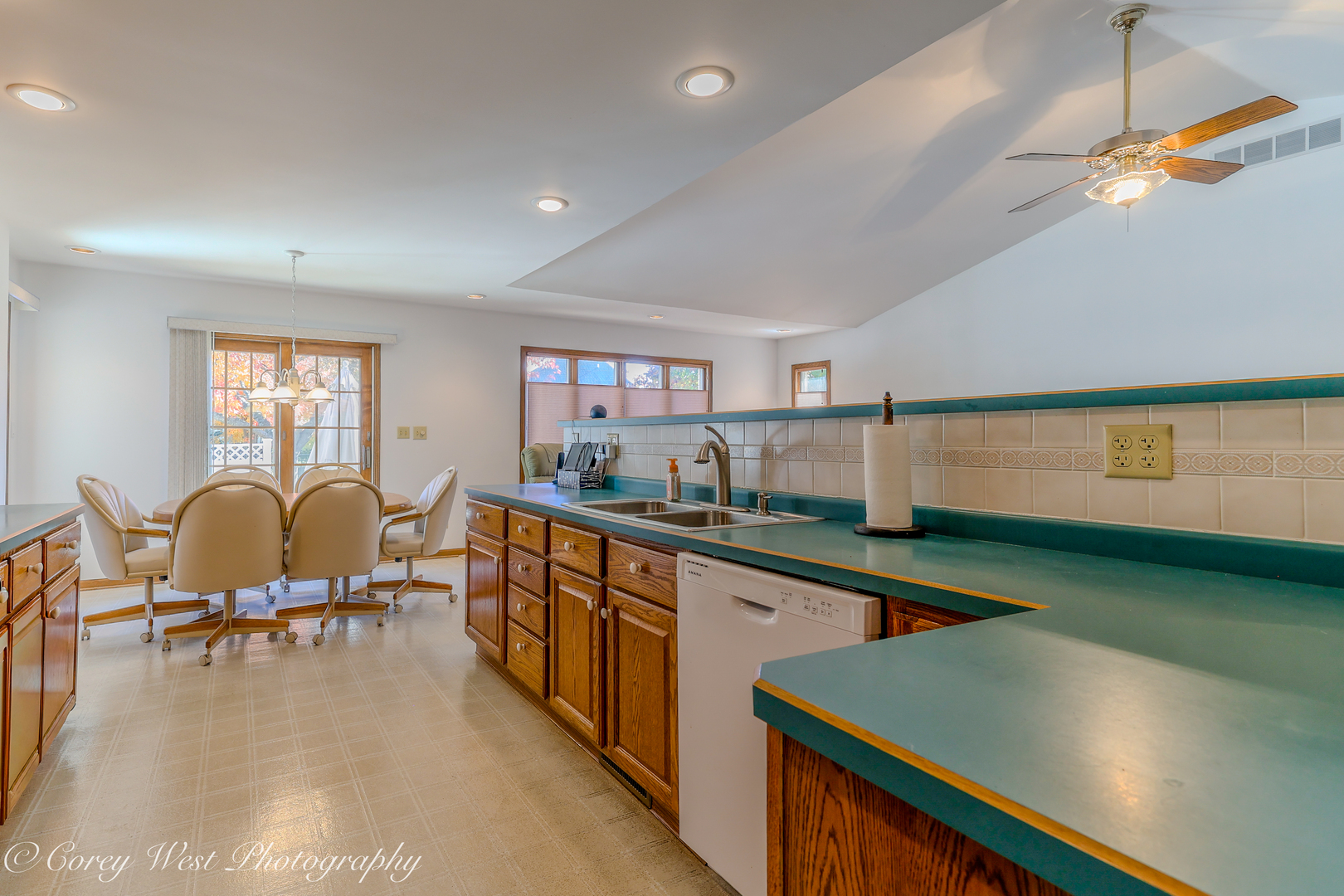 1208 Foxpointe Drive Sycamore, IL 60178 - Photo 12 of 29