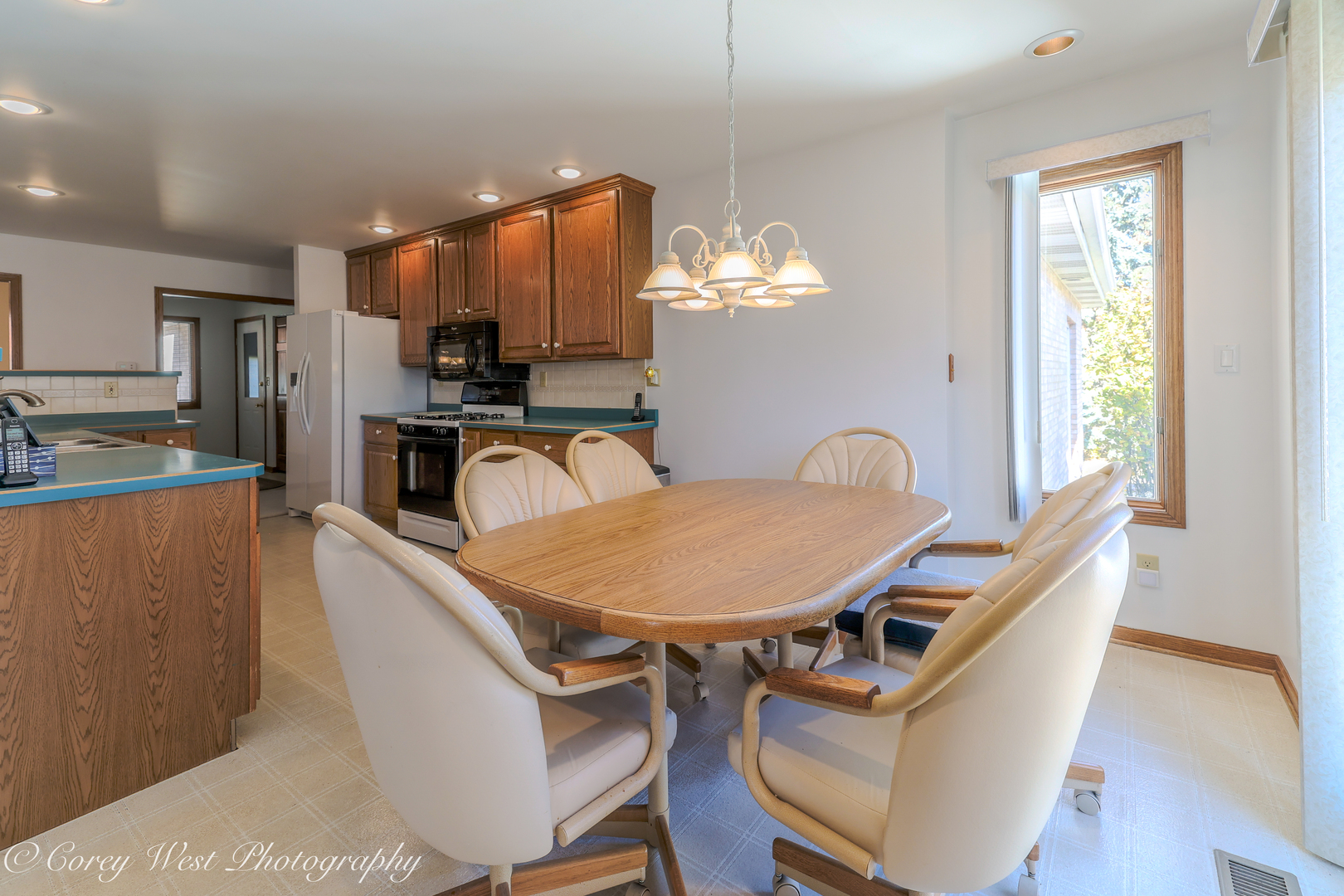 1208 Foxpointe Drive Sycamore, IL 60178 - Photo 13 of 29