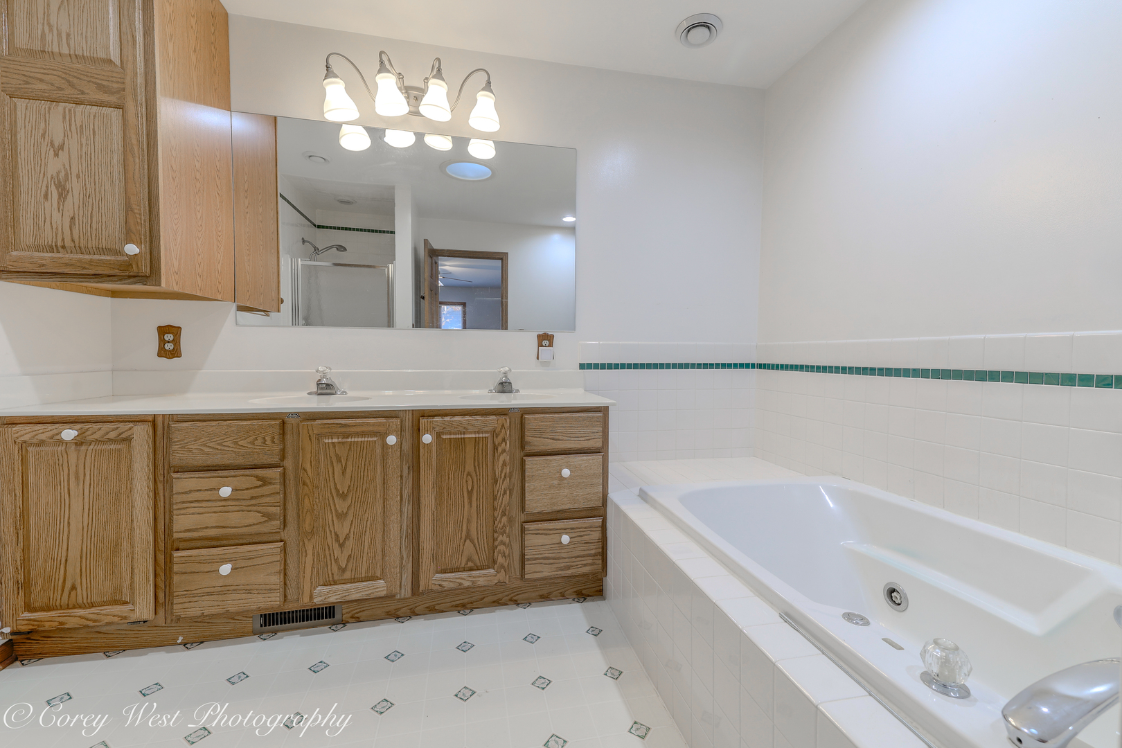 1208 Foxpointe Drive Sycamore, IL 60178 - Photo 17 of 29