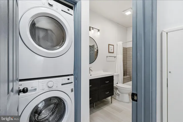 a view of walk in closet