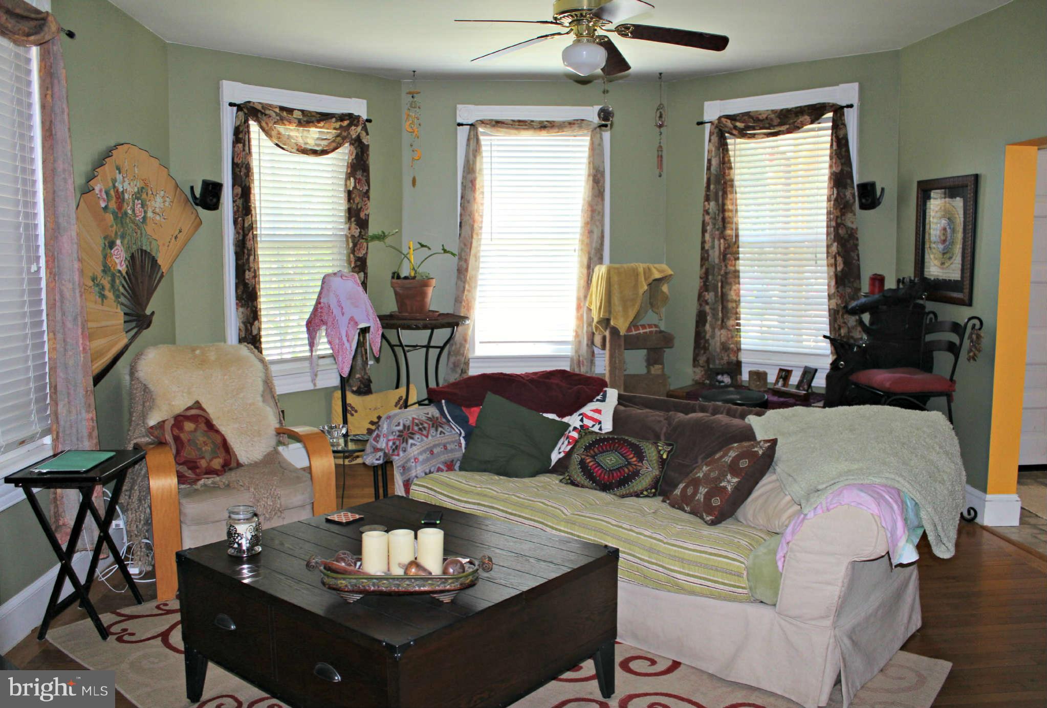 105 Central Avenue Ridgely, MD 21660 - Photo 5 of 22 Living Room