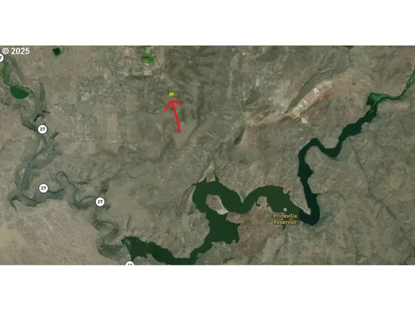 a black and white photo of a bathroom