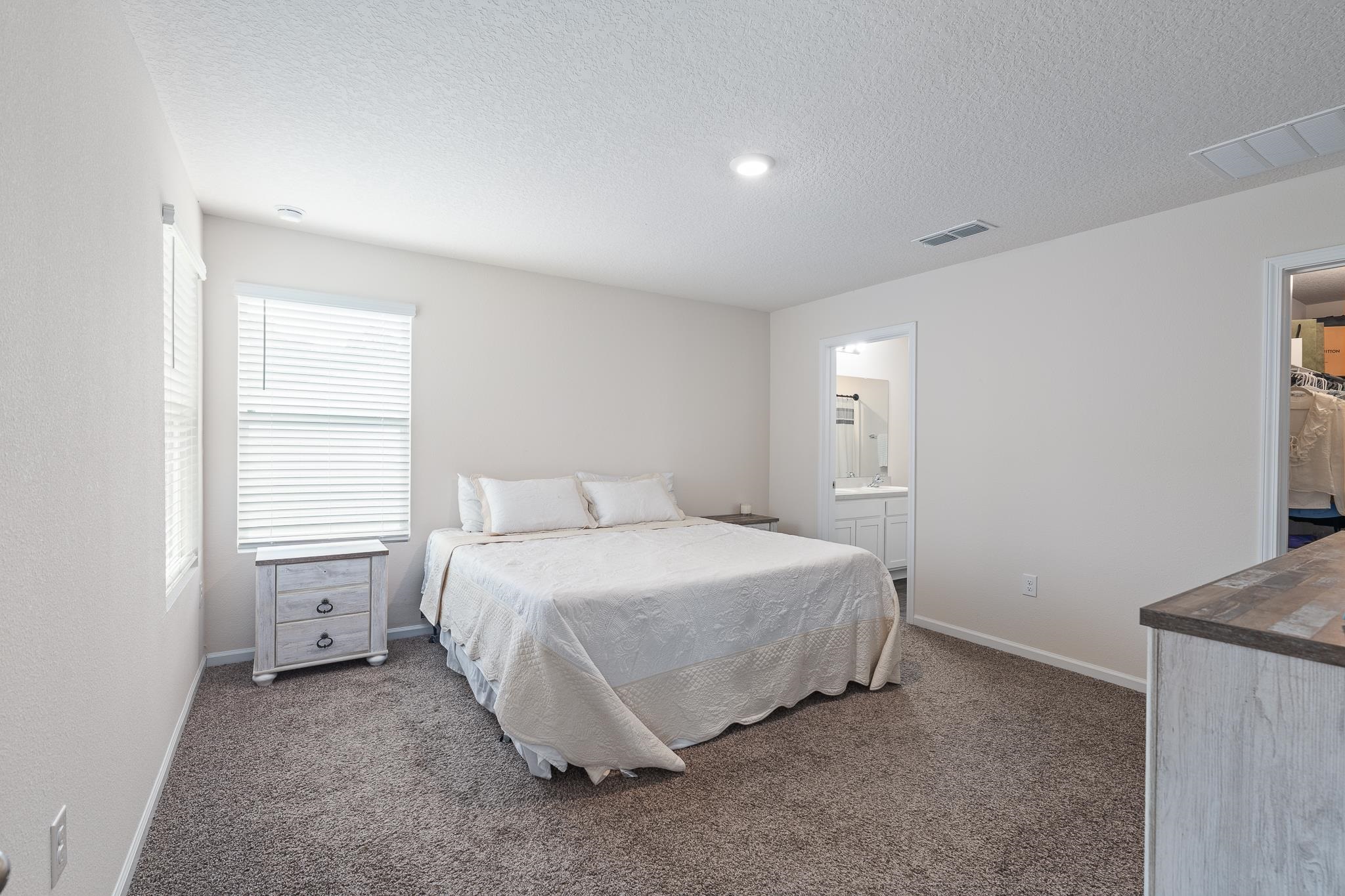 147 Logrono Court St. Augustine, FL 32084 - Photo 18 of 50 a room with a bed and a table
