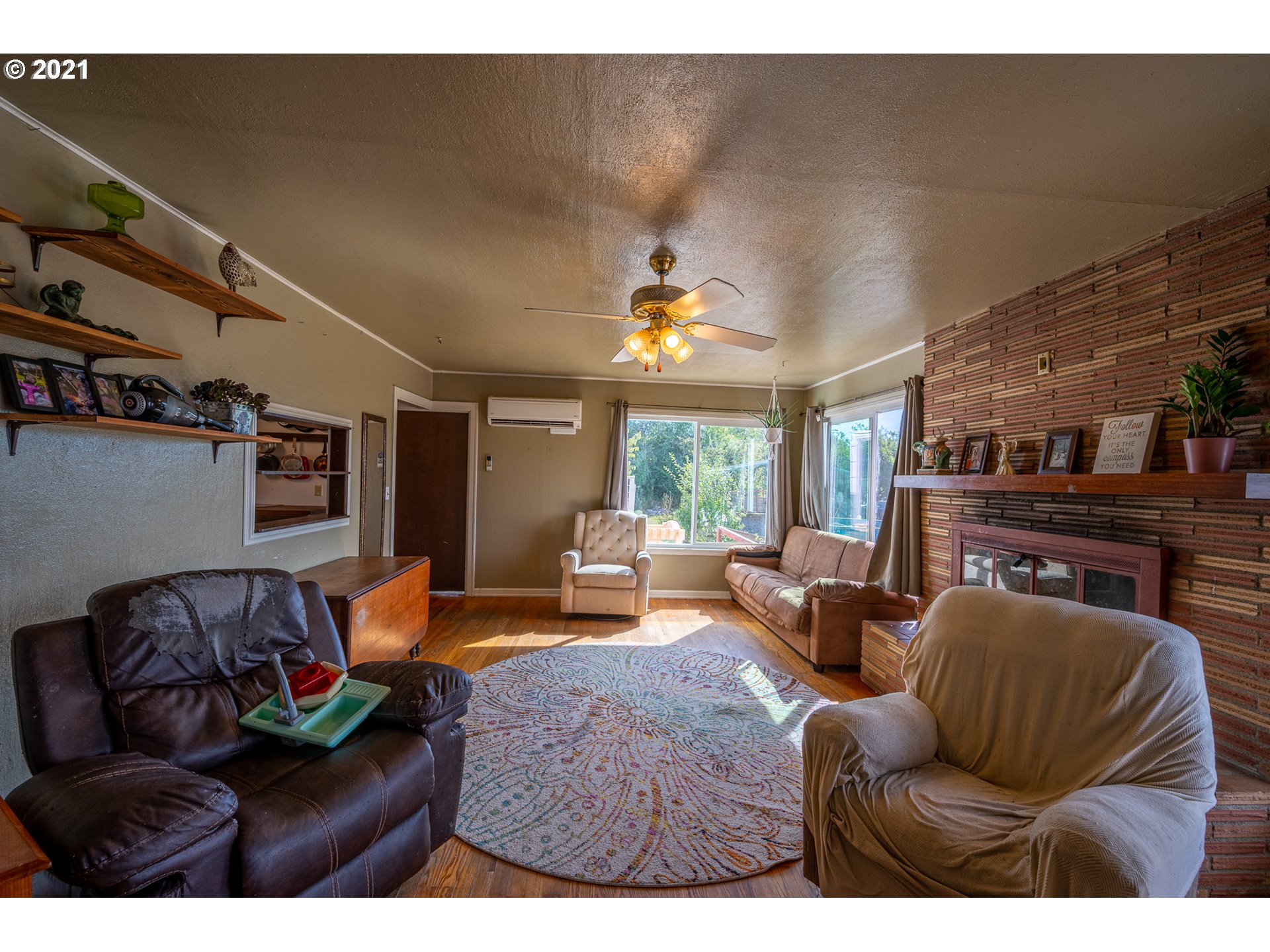 55561 Fishtrap Road Coquille, OR 97423 - Photo 21 of 31 a living room with furniture and a chandelier