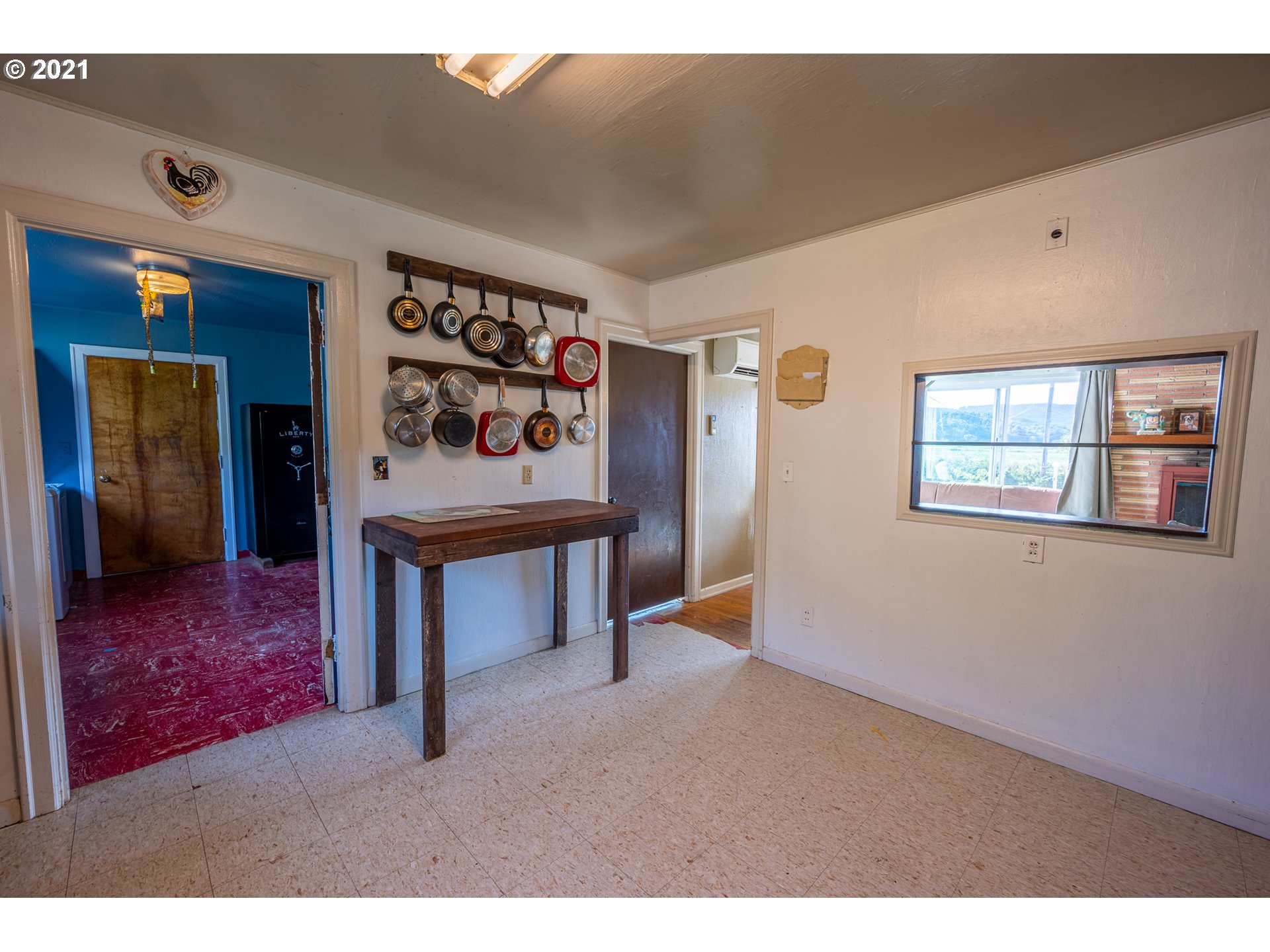 55561 Fishtrap Road Coquille, OR 97423 - Photo 25 of 31 a view of an empty room with window