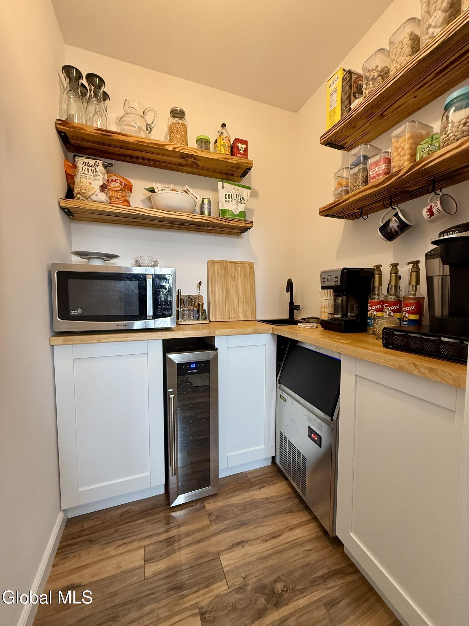 106 Cross Road Hampton, NY 12837 - Photo 16 of 74 Photo Aug 05 2025, 1 39 28 PM