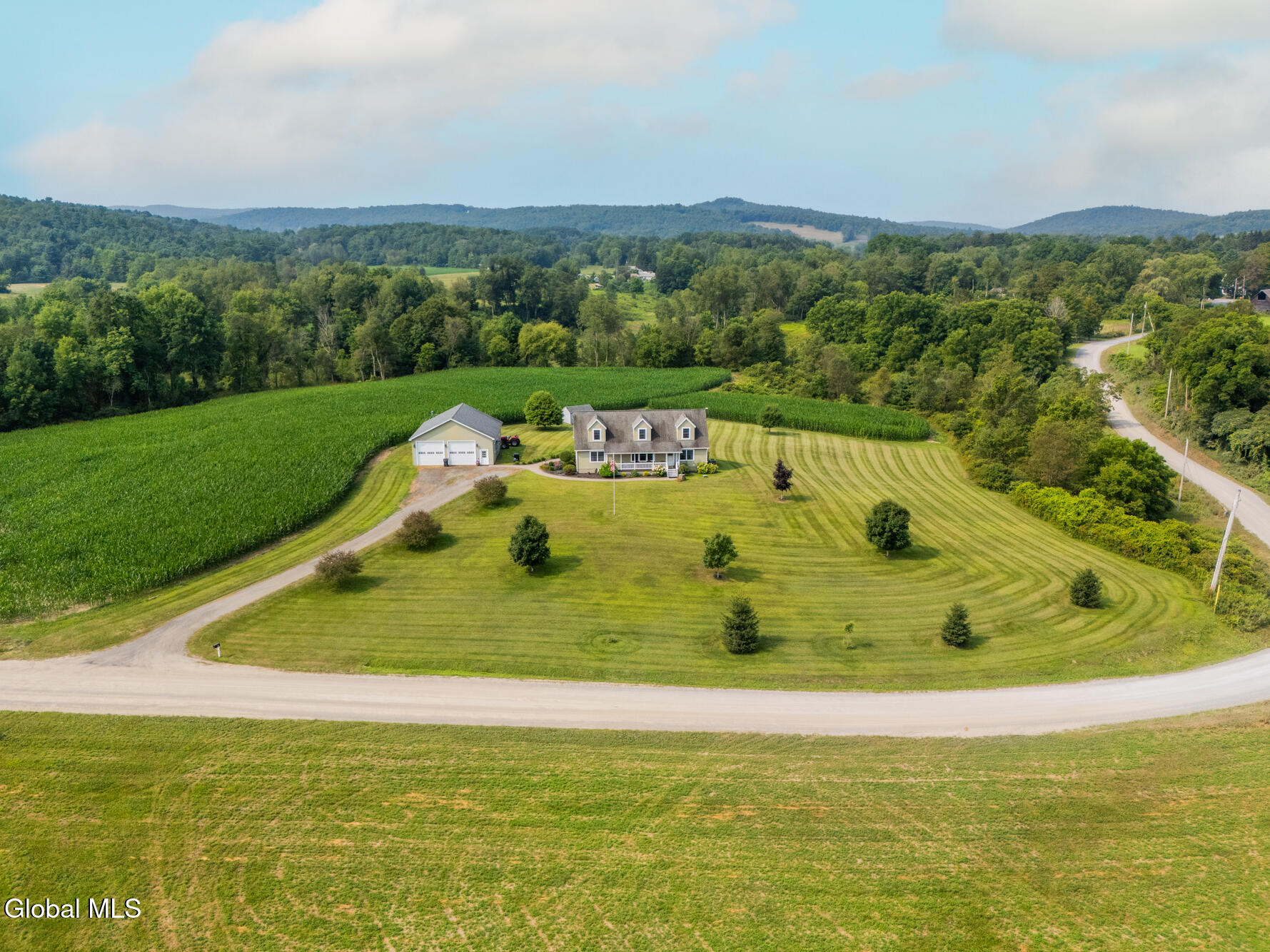 106 Cross Road Hampton, NY 12837 - Photo 3 of 74 DJI_20250806102432_0570_D