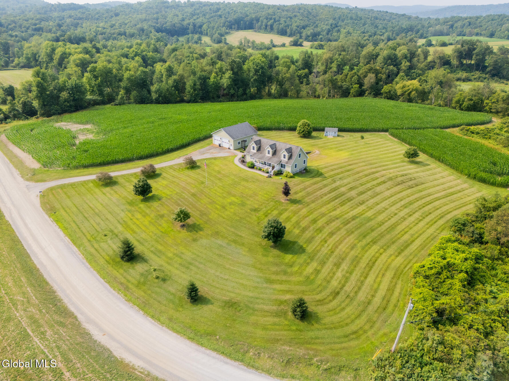 106 Cross Road Hampton, NY 12837 - Photo 4 of 74 DJI_20250806102450_0571_D