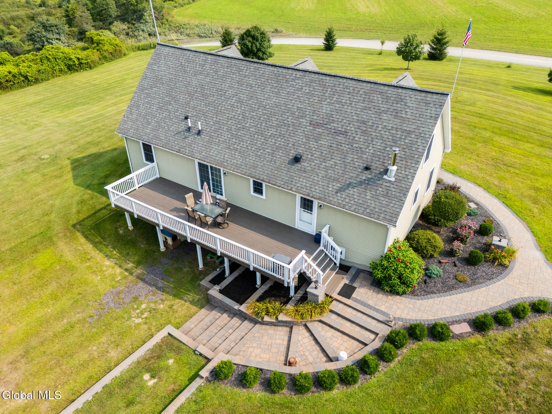 106 Cross Road Hampton, NY 12837 - Photo 44 of 74 DJI_20250806101741_0542_D 2