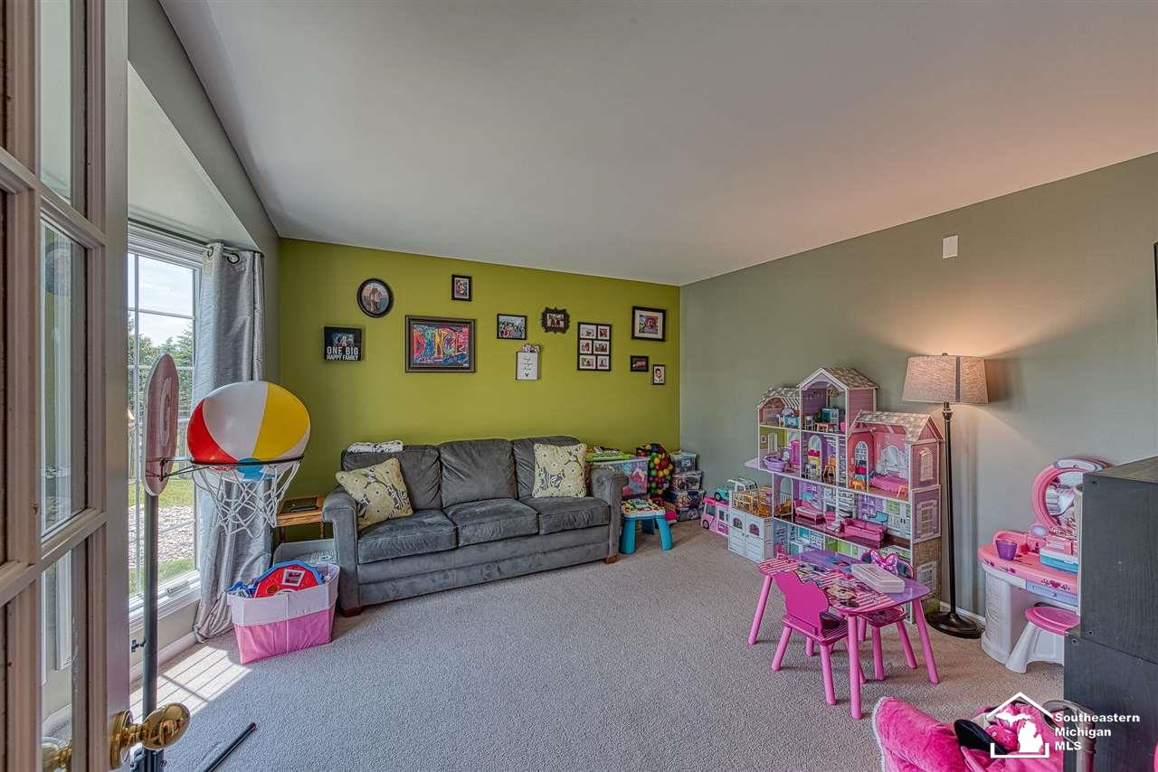 606 Ridge Point Drive Dundee, MI 48131 - Photo 12 of 43