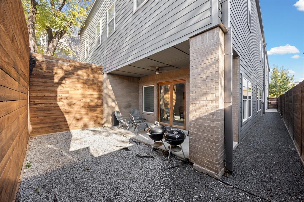 2009 North Prairie Avenue, Unit 2009 Dallas, TX 75204 - Photo 35 of 40 Great outdoor space