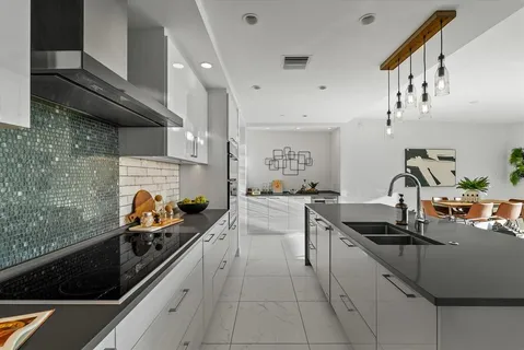 $1,750,000 | 100 1st Avenue North, Unit 501, St. Petersburg, FL 33701