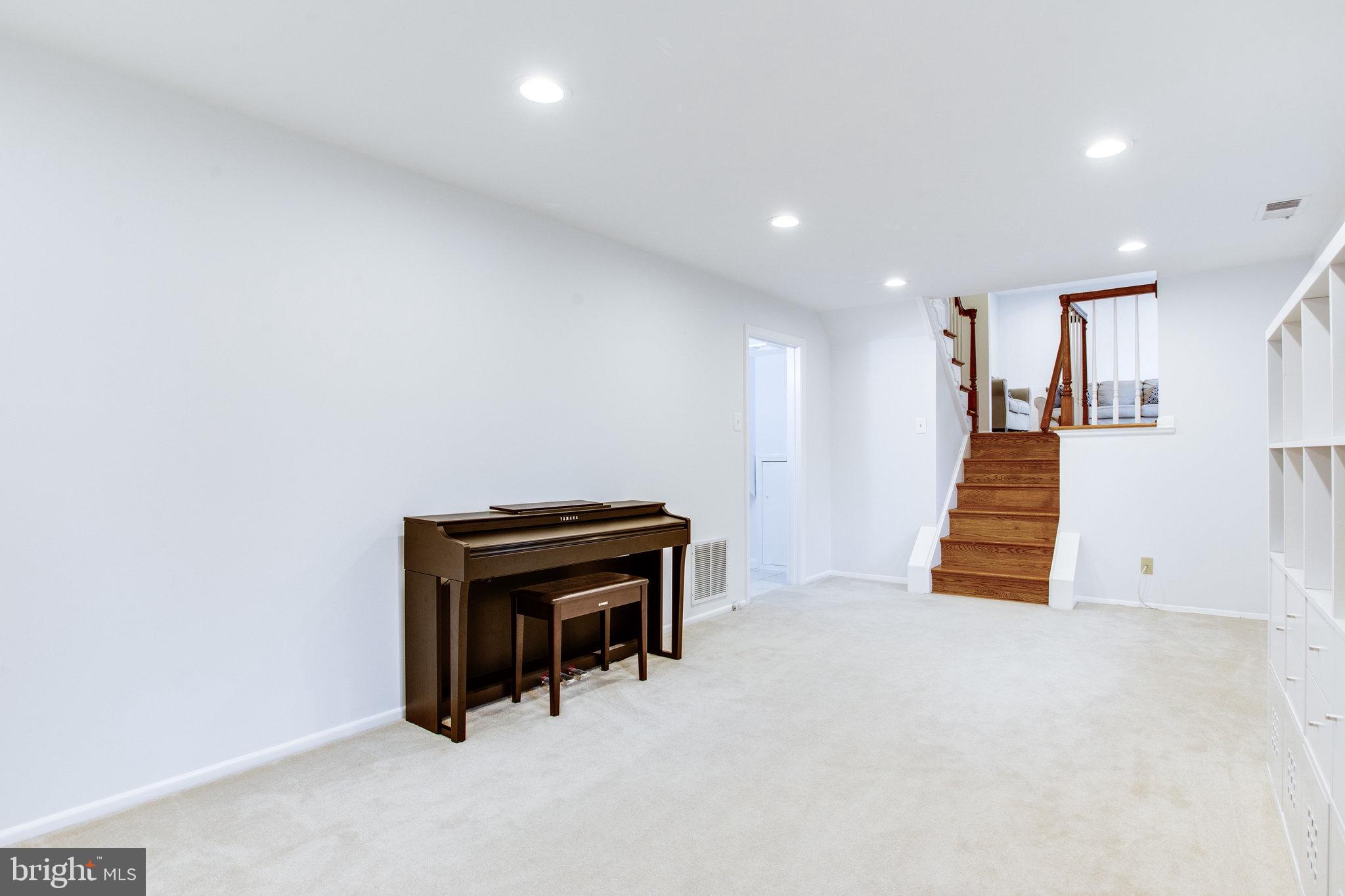 1906 Beulah Road Vienna, VA 22182 - Photo 22 of 26 Gallery Image 22