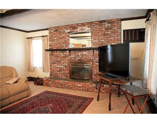 106 Lonsdale Farm Road Cumberland, RI 02864 - Photo 8 of 14 Den/Family/Great Room.