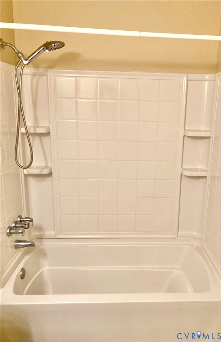 437 Queensway Road Chesterfield, VA 23236 - Photo 31 of 58 Front Shared Bathroom Tub/Shower surround
